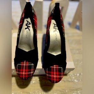 Memory foam red and black plaid oxford style comfortable heels